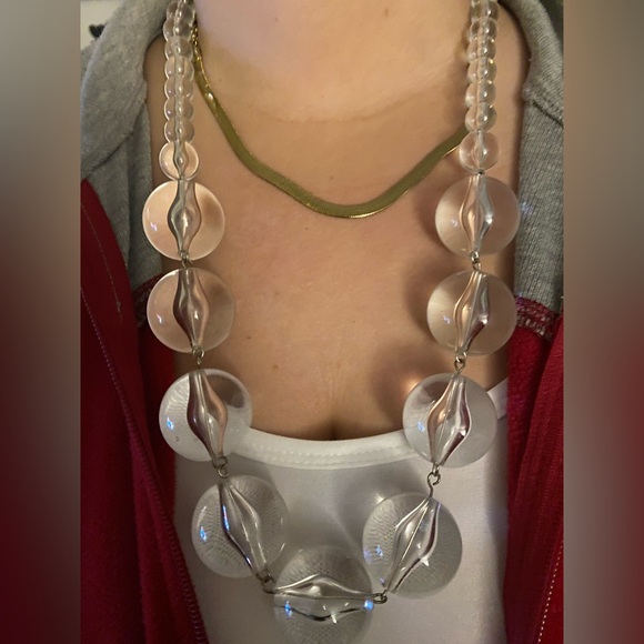 Clear beaded necklace. - Picture 6 of 6